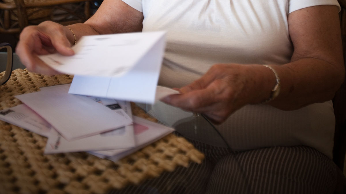 Carmen Boatner reading mail and bills at home.in her home in Tucson, Arizona. Carmen suffers from Alzheimer's.