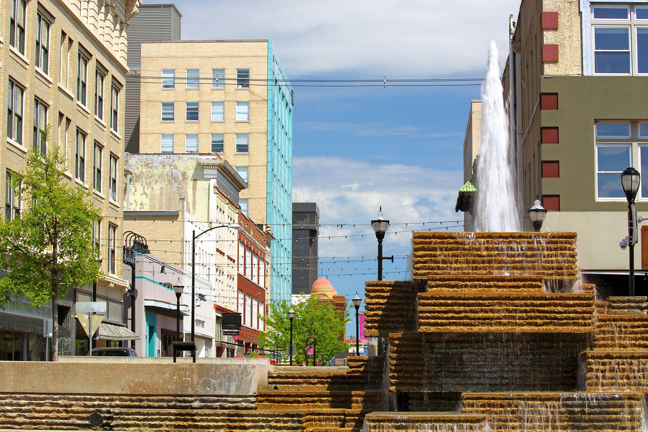 Photo of Park Central Square fountain and buildings in Springfield, Missouri.
