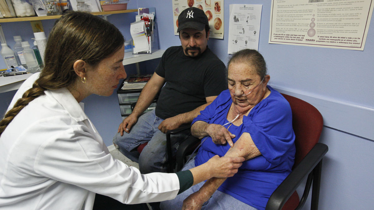 Dr. Naomi Clancy with patients, Hidalgo Medical Services-Bayard Community Health Center, Bayard, New Mexico. Project ECHO